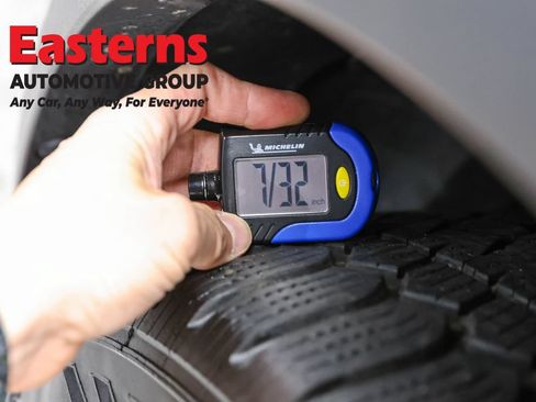 Used 2022 Nissan Pathfinder SL AWD/4WD image 28