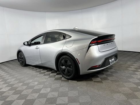 Used 2025 Toyota Prius LE image 9