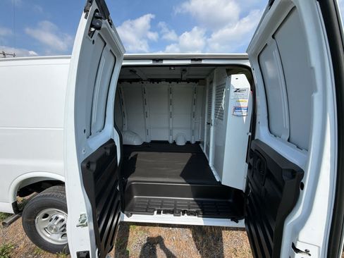 New 2026 Chevrolet Express 2500 w/ Driver Convenience Package RWD image 20