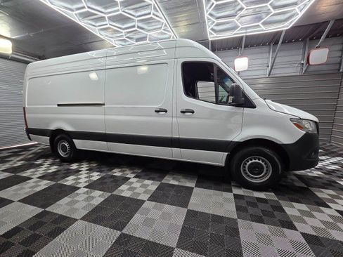 Used 2024 Mercedes-Benz Sprinter 2500 image 9