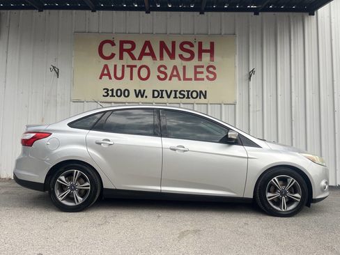 Used 2014 Ford Focus SE w/ SE Sport Package image 2
