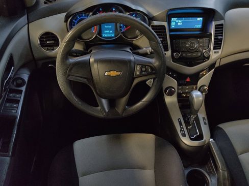 Used 2014 Chevrolet Cruze LS FWD image 22