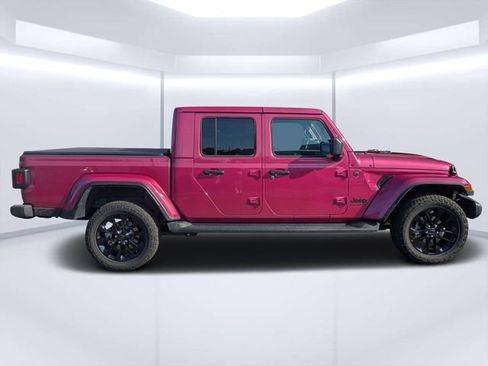 Used 2024 Jeep Gladiator Sport AWD/4WD image 2