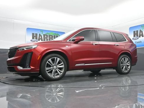 Used 2022 Cadillac XT6 Premium Luxury w/ Technology Package FWD image 17