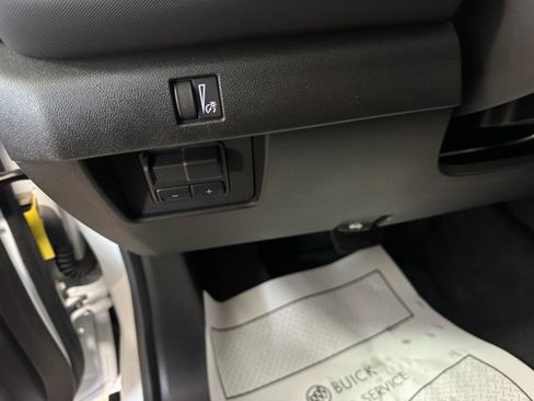 Used 2023 Chevrolet Colorado Z71 w/ Z71 Convenience Package 2 image 18