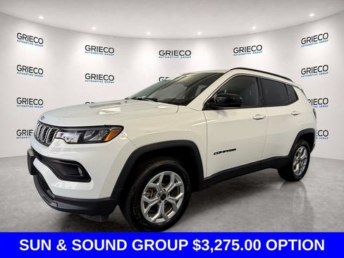 Used 2025 Jeep Compass Latitude w/ Sun & Sound Group AWD/4WD image 3