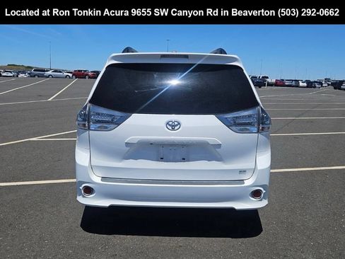 Used 2015 Toyota Sienna SE FWD image 5
