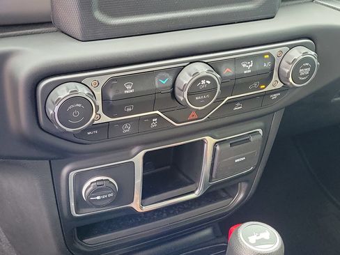 Used 2023 Jeep Wrangler Unlimited Sport AWD/4WD image 23
