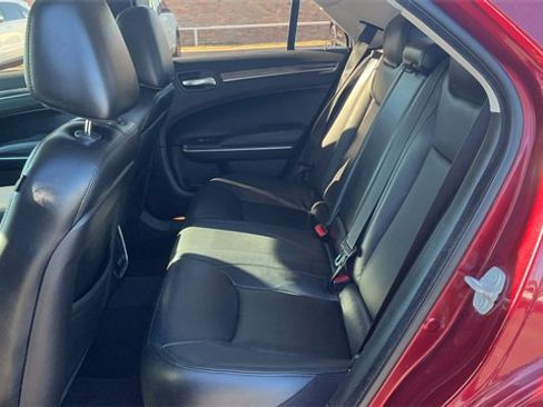 Used 2018 Chrysler 300 Touring L image 12
