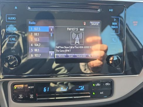 Used 2018 Toyota Corolla LE image 26