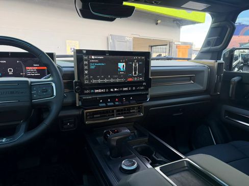 Used 2025 GMC Hummer EV 2X AWD/4WD image 26