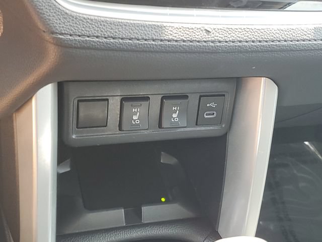 Used 2024 Toyota Corolla Cross XLE FWD image 21