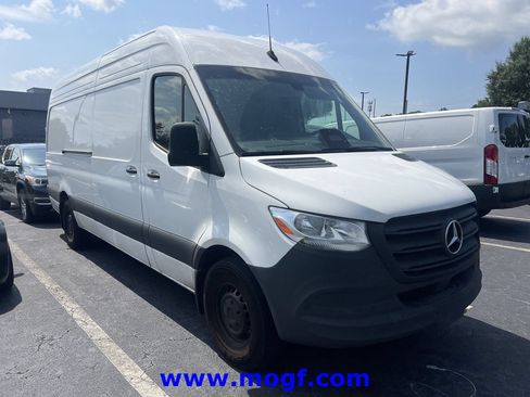 Used 2025 Mercedes-Benz Sprinter 2500 image 2