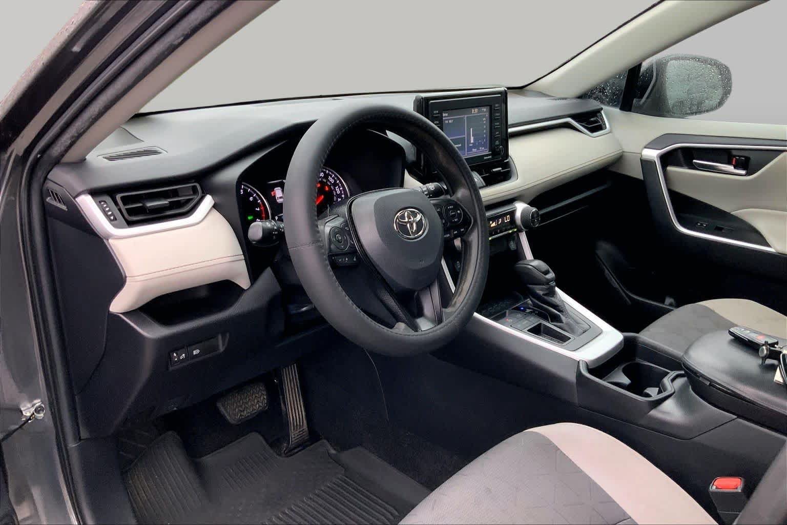 Used 2021 Toyota RAV4 XLE FWD image 17