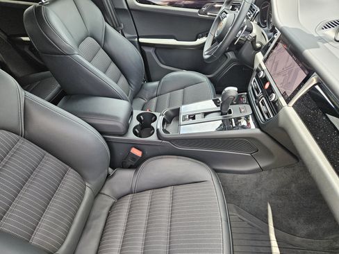 Certified 2026 Porsche Macan Turbo AWD/4WD image 15