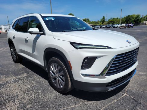 Certified 2025 Buick Enclave Preferred FWD image 3