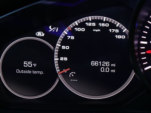 Used 2018 Porsche Panamera 4 image 18