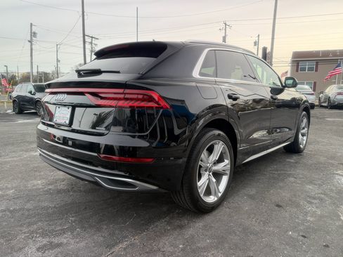 Used 2023 Audi Q8 Premium image 5