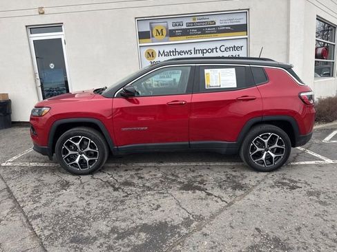 Used 2025 Jeep Compass Limited image 2