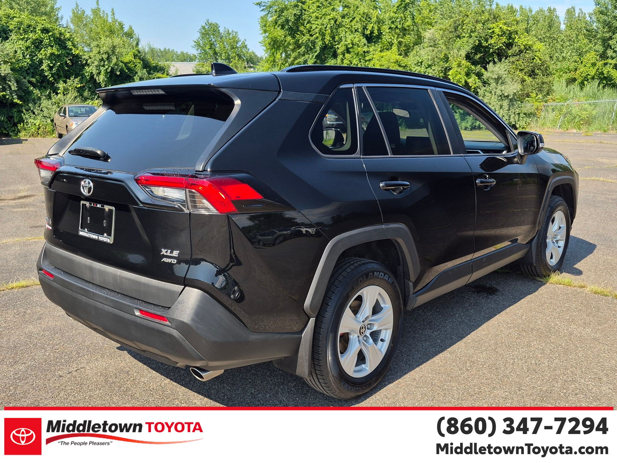 Used 2021 Toyota RAV4 XLE w/ Convenience Package AWD/4WD image 3