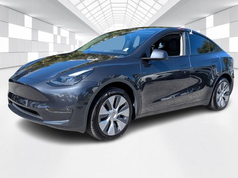 Used 2024 Tesla Model Y 2WD image 3