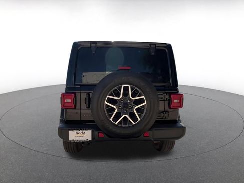 Used 2025 Jeep Wrangler Unlimited Sahara AWD/4WD image 11
