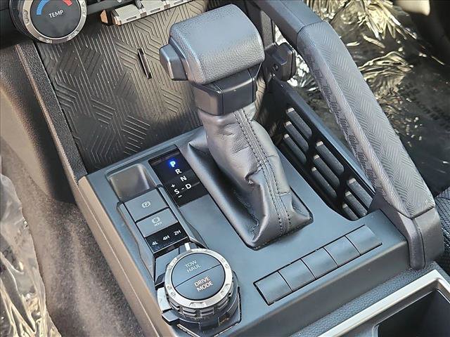 Used 2025 Toyota 4Runner SR5 AWD/4WD image 17