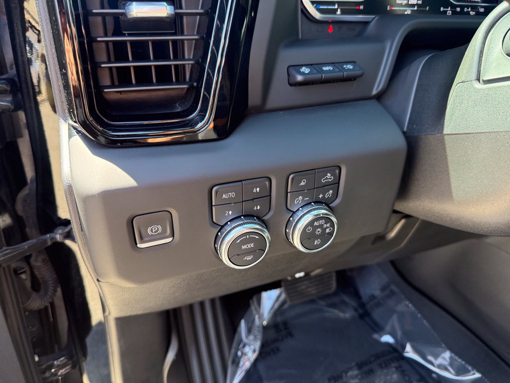 Used 2024 GMC Sierra 3500 AT4 w/ AT4 Premium Plus Package AWD/4WD image 11