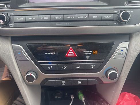 Used 2017 Hyundai Elantra SE image 14