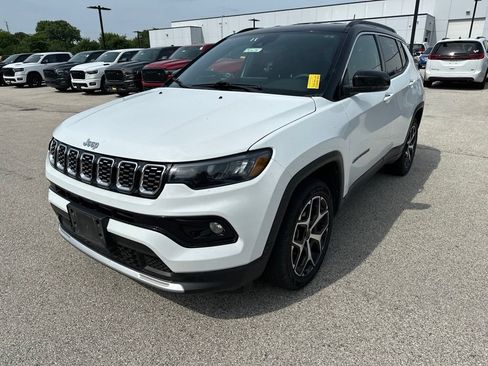 Used 2025 Jeep Compass Limited AWD/4WD image 2