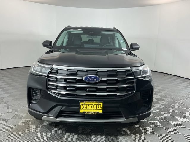 Used 2025 Ford Explorer Active AWD/4WD image 2