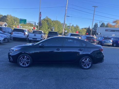 Used 2023 Kia Forte LXS w/ LXS Technology Package image 2