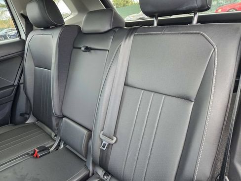 Used 2023 Volkswagen Tiguan SE AWD/4WD image 11