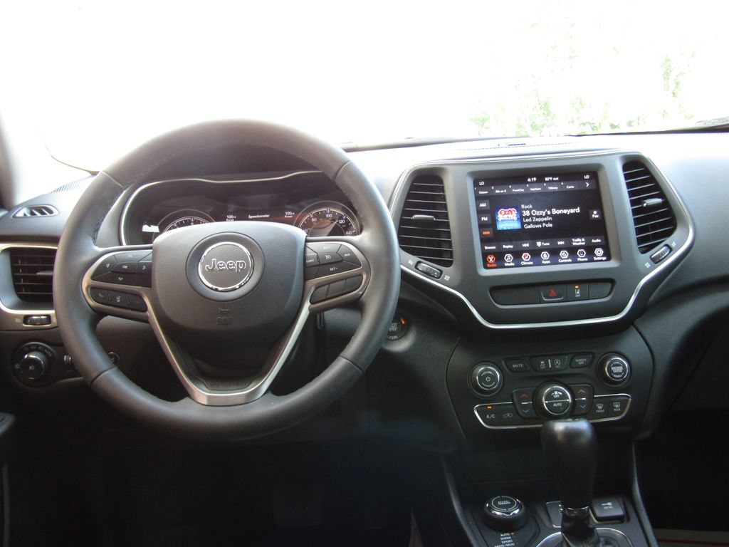 Used 2022 Jeep Cherokee Latitude Lux AWD/4WD image 5
