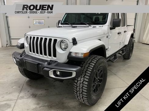 Used 2023 Jeep Gladiator Sport image 1