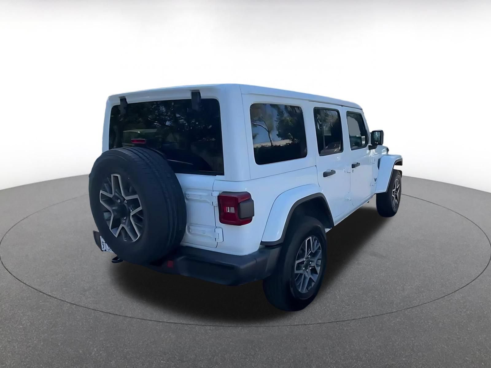 Used 2025 Jeep Wrangler Unlimited Sahara AWD/4WD image 13