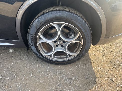 Used 2022 Alfa Romeo Stelvio Ti image 23