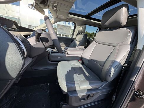 New 2025 Ford Expedition Active image 13