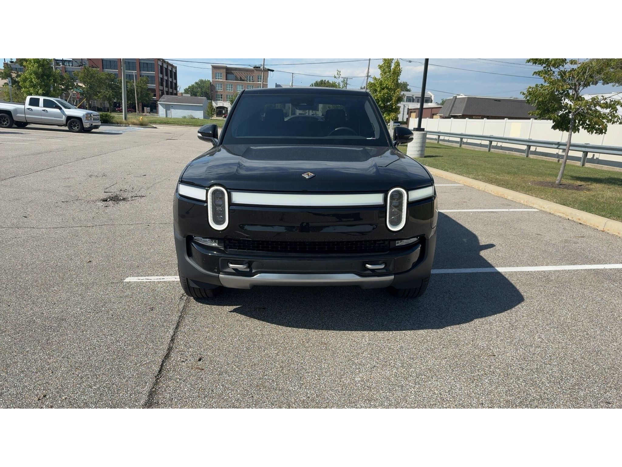 Used 2023 Rivian R1T Adventure Dual AWD/4WD image 4