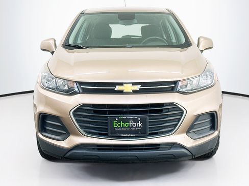 Used 2018 Chevrolet Trax LS FWD image 2