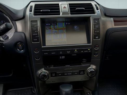 Used 2018 Lexus GX 460 image 33