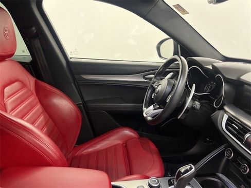Used 2022 Alfa Romeo Stelvio Veloce image 52