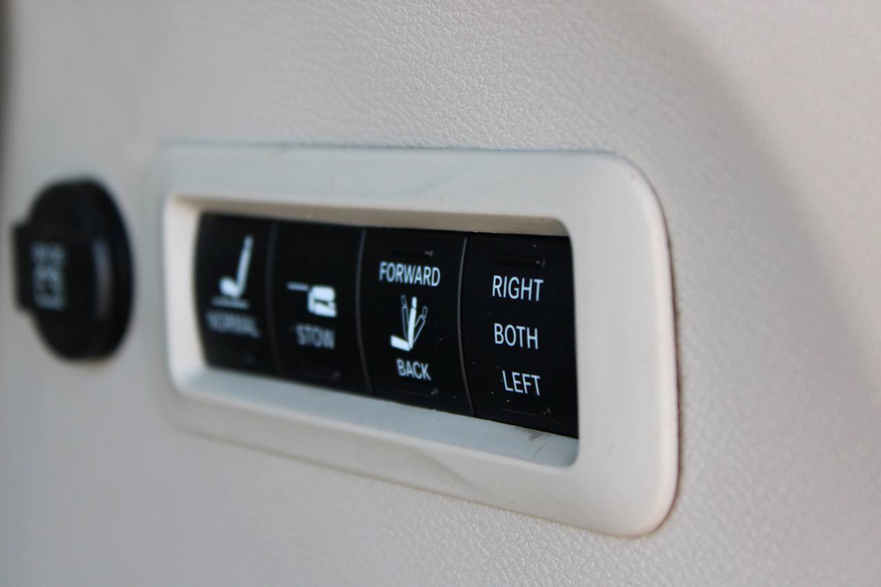 Used 2019 Chrysler Pacifica Limited FWD image 12
