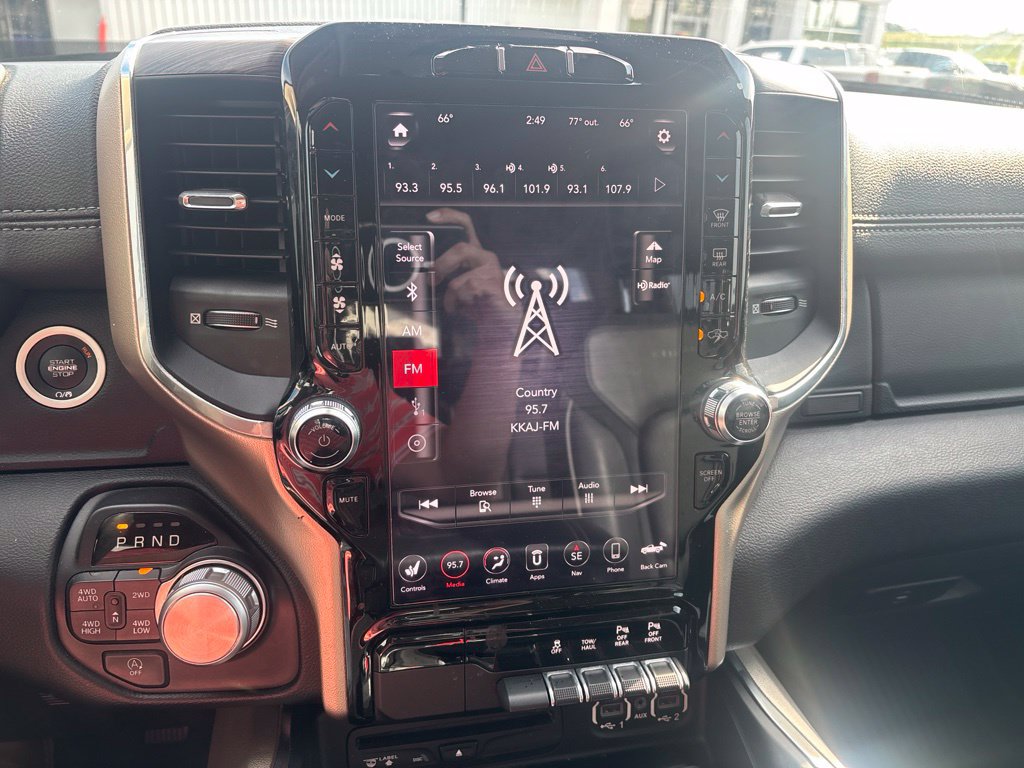 Used 2019 RAM 1500 Laramie AWD/4WD image 11