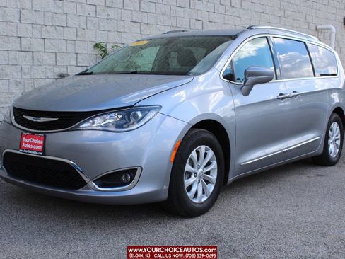 Used 2018 Chrysler Pacifica Touring-L Plus image 1