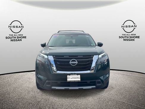 Used 2025 Nissan Pathfinder SL FWD image 2