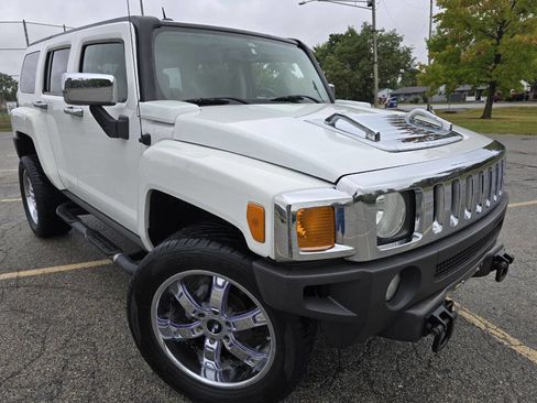 Used 2007 HUMMER H3 image 2
