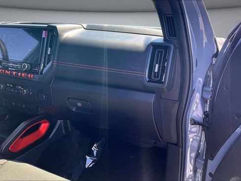 Used 2025 Nissan Frontier PRO-4X AWD/4WD image 26