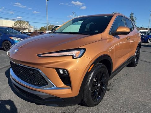 Used 2024 Buick Encore GX Sport Touring image 3