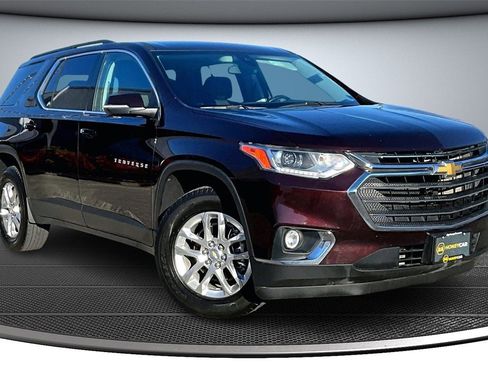 Used 2021 Chevrolet Traverse LT image 1